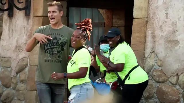 Video thumbnail for Telling Adults at Disney World to Grow Up(720P 60FPS)