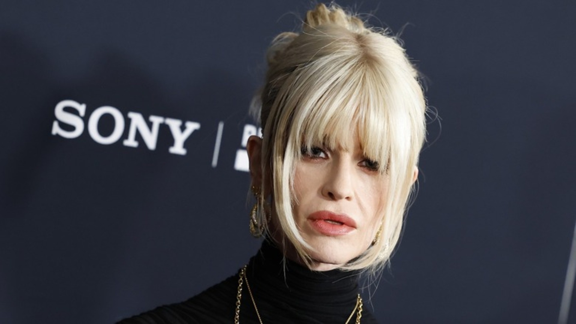 Video thumbnail for Kelly Osbourne's 'Ozempic Face' Rumors Are Being Fueled By This One Facial Feature