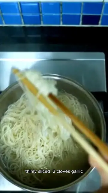 'Video thumbnail for chicken lo mein recipe'