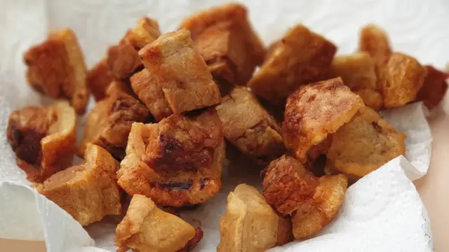 Video thumbnail for Cómo hacer chicharrones de cerdo crujientes y deliciosos en casa