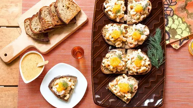 Video thumbnail for Shrimp Salad Toast Skagen Recipe