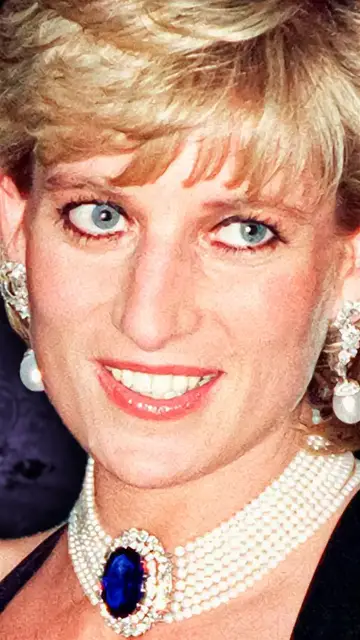 Video thumbnail for The Newly Revealed Royal Reactions To Diana's Death Have Fans Speechless