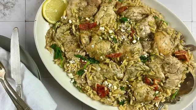 'Video thumbnail for Crock Pot Greek Lemon Chicken And Orzo Recipe'