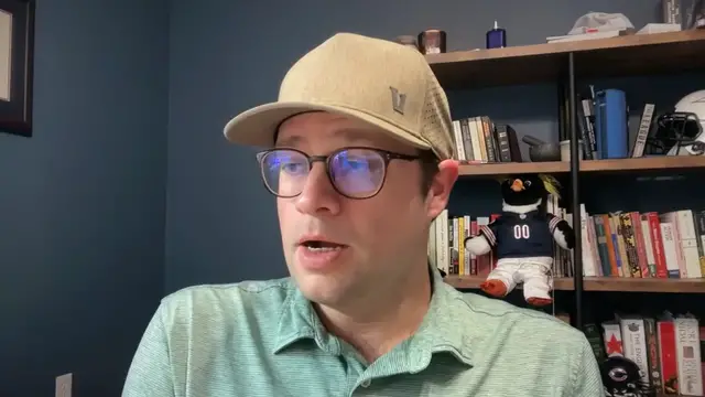 Video thumbnail for UntitledChicago Bears to trade with Patriots for former 1st-round pick: Report