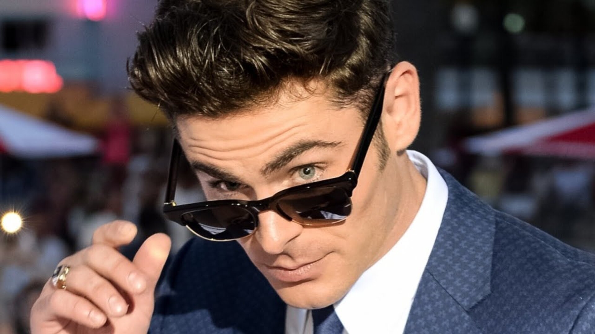 Video thumbnail for Bizarre Things Celebs Actually Collect From Fans