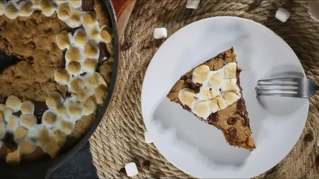 Video thumbnail for Gooey S'mores Pizookie Recipe