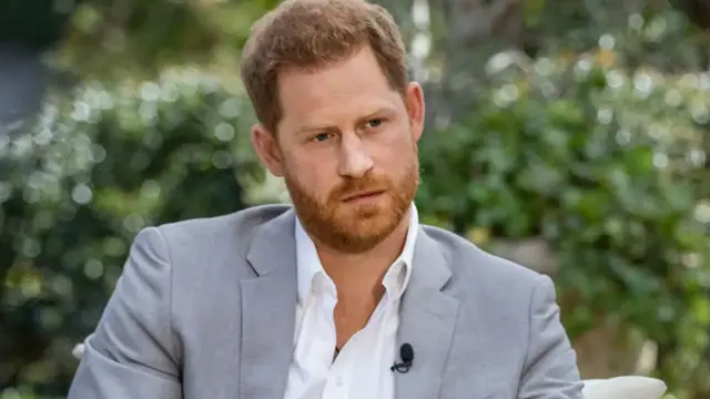 Video thumbnail for Experts Analyze Prince Harry's Body Language
