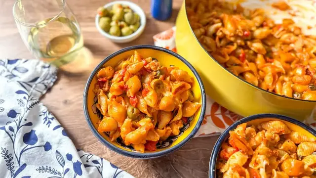 'Video thumbnail for Give Your Tuna Casserole A Spanish Twist With This Recipe'