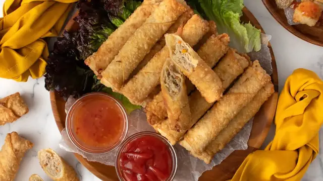 'Video thumbnail for Filipino Pork And Vegetable Lumpia Recipe'