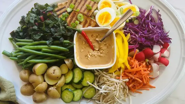 'Video thumbnail for Indonesian Gado-Gado Salad Recipe'