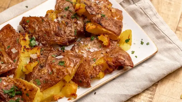 'Video thumbnail for These 3-Ingredient Garlic Smashed Potatoes Are Air-Fried To Crispy Perfection'