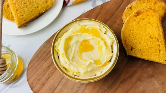 Video thumbnail for Homemade Honey Butter Recipe