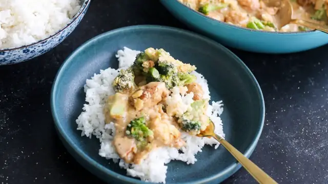 Video thumbnail for Skillet Chicken Divan Recipe