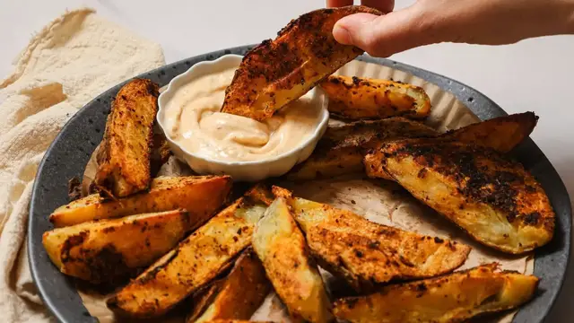 Video thumbnail for Cajun Baked Steak Fries Recipe