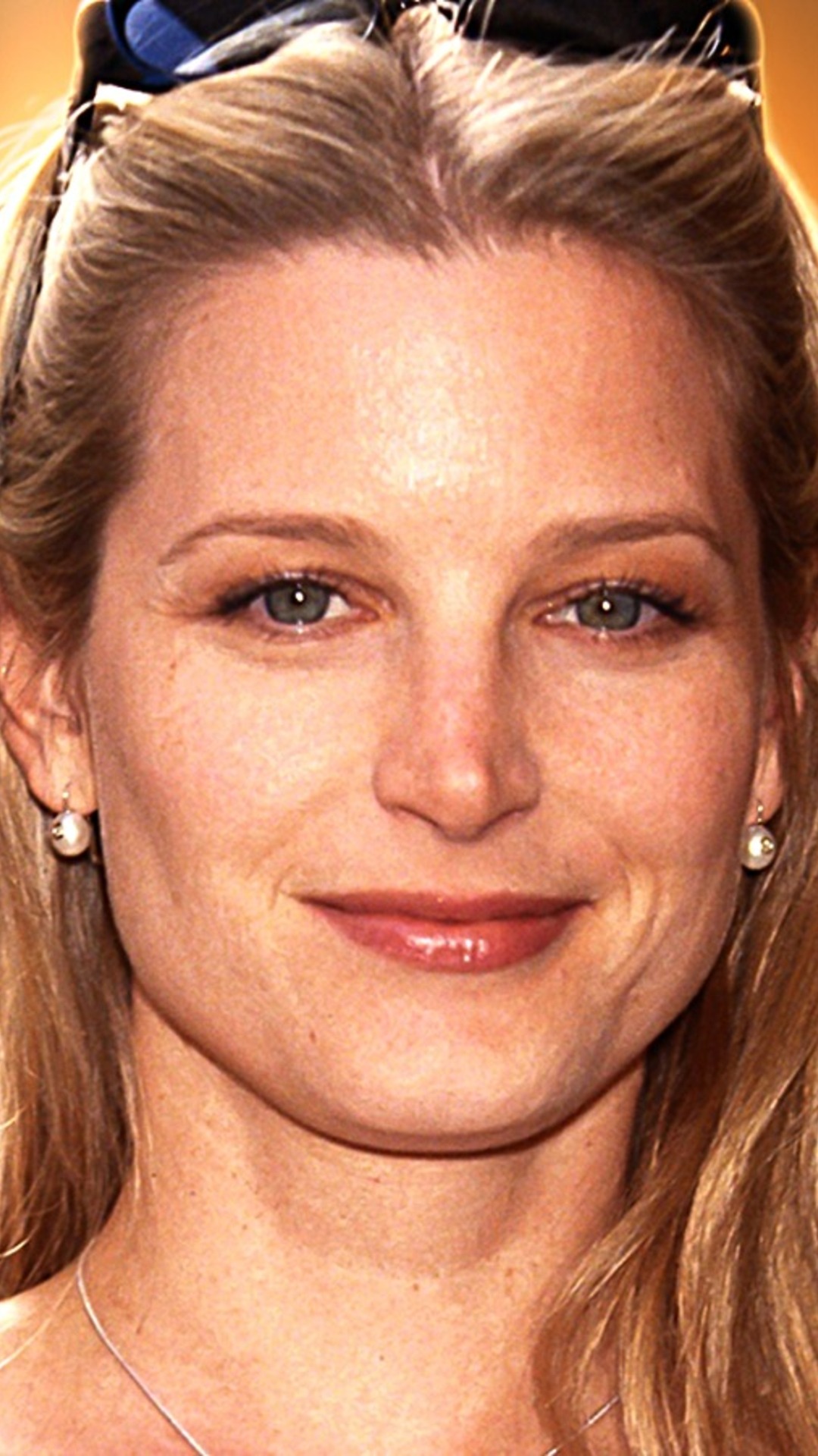 Video thumbnail for You Won't Recognize '90s Actress Bridget Fonda Today
