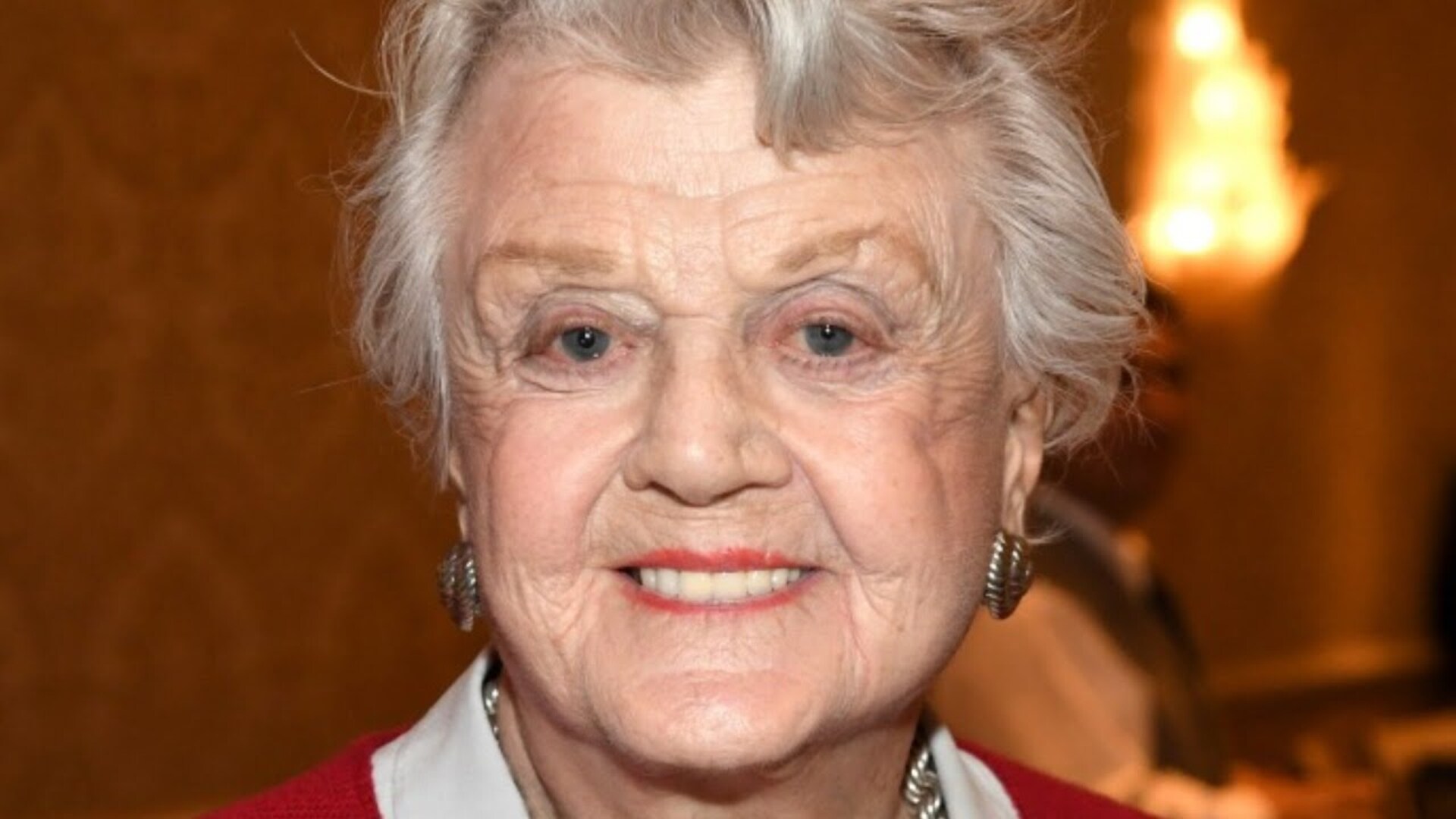 Video thumbnail for Facts About Legendary Icon Angela Lansbury