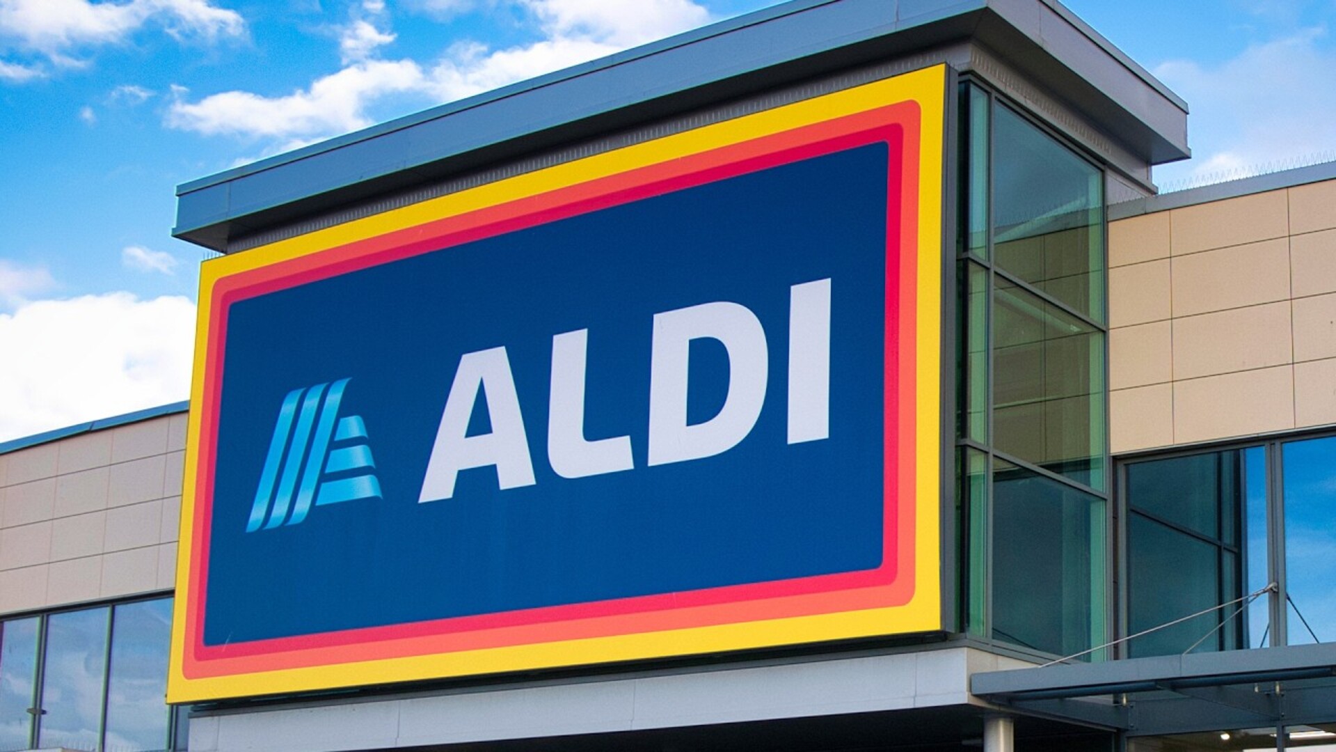 Video thumbnail for Aldi Foods Under $1 You Should & Shouldn't Buy