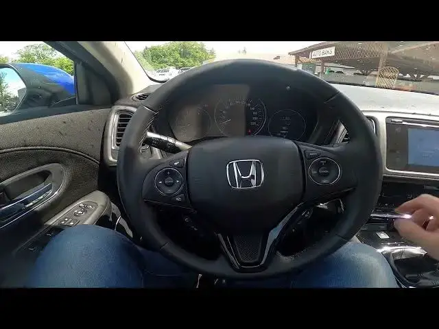 'Video thumbnail for How to Check Contact List on Radio Display in Honda HR-V II ( 2015 – 2021 ) - Open Phone Book'