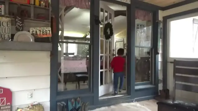 Video thumbnail for These are BETTER  😲 Small Town Christmas Market 🎄 and Cinnamon Roll Pancakes 🥞 25 days of Christmas(720P HD)