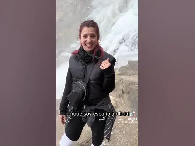 'Video thumbnail for Ola Polar: Hicieron treeking y llegaron a una impresionante cascada congelada'