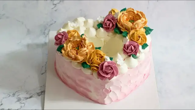 'Video thumbnail for Beautiful flowers on pink birthday cake decoration | Délicieux Pie | Shot on iPhone'