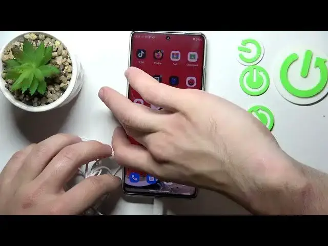 'Video thumbnail for Motorola Edge 30 Ultra - How To Connect Headphones'