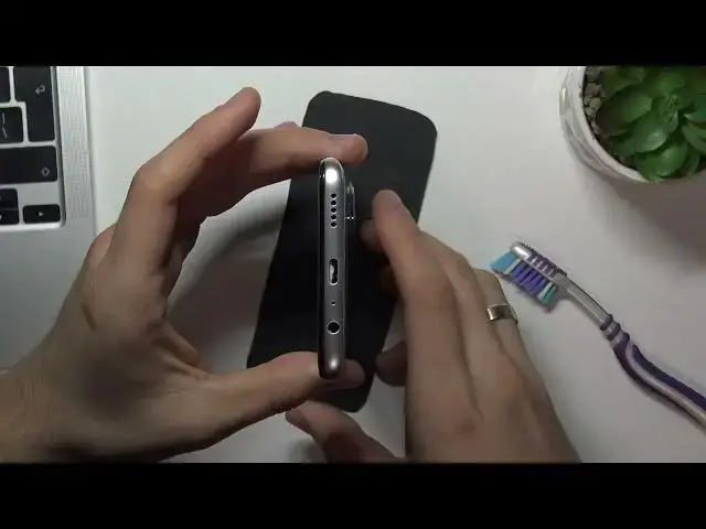 Video thumbnail for How to Clean HUAWEI Honor 7X USB port using household items / FIX USB with home remedies