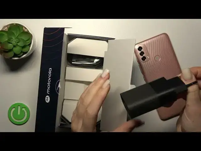 'Video thumbnail for MOTOROLA Moto E40 All Box Accessories'