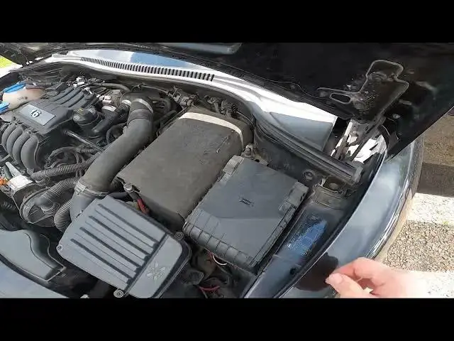 Video thumbnail for Where is Fuse Box Under the Hood in the Seat Leon II ( 2005 – 2012 ) - Find Fuse Box