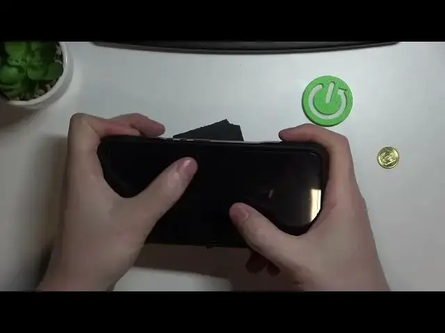 'Video thumbnail for DOOGEE V20 Display Size - Hand Size Comparision'