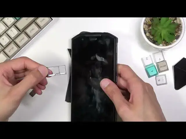 'Video thumbnail for How to Insert SIM Card & SD Card in DOOGEE S70'