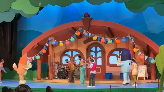 Video thumbnail for Bluey at Disneyland: Here's What to Know Before You Go