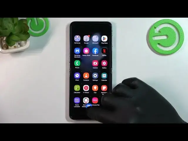 'Video thumbnail for How to Remove / Restore Messages Icon from / to the Home Screen on Samsung Galaxy Z Flip4'