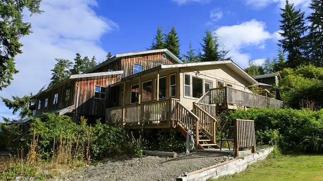 Video thumbnail for Hidden Cove Lodge bei Telegraph Cove auf Vancouver Island