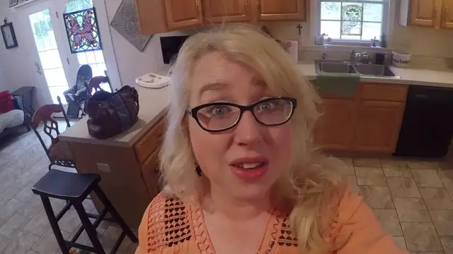 'Video thumbnail for Pulled Chicken BBQ in the Slow Cooker ¦ Large Family Cooking (720p 30fps)'