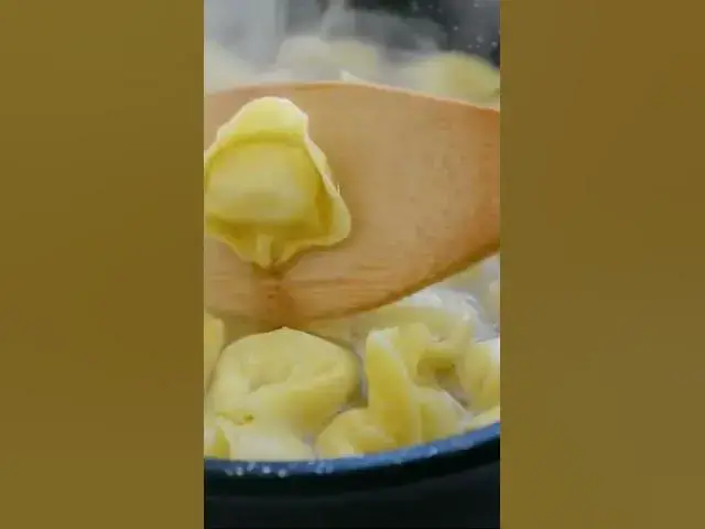 Video thumbnail for Tortellini în sos de smântână cu usturoi #retetesimple #reteterapide #paste