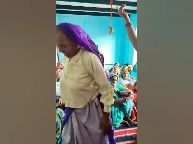 Video thumbnail for 90साल की दादी की मस्ती