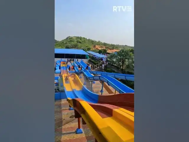 Video thumbnail for MAT RACER SLIDES 😮 at Escape Water Park #shorts #waterpark