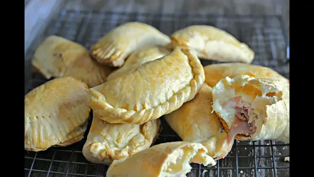Video thumbnail for Flour Empanadas Recipe - How To Make Flour Empanadas - SyS