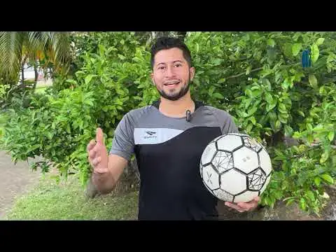 Video thumbnail for Willy Elástico el joven que viaja por el mundo haciendo free style