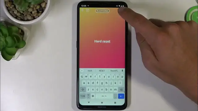 Video thumbnail for Jak dodać efekt tęczy na tekście na Instagramie?