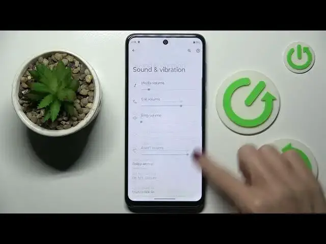 'Video thumbnail for How to Turn On / Turn Off the Charging Sounds on MOTOROLA Moto G53'