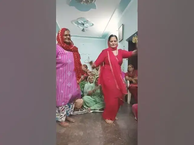 Video thumbnail for एकदम गदर डांस  अस्सी साल की दादी और पोती#happy_lokgeet #viral #डांस #shortvideo