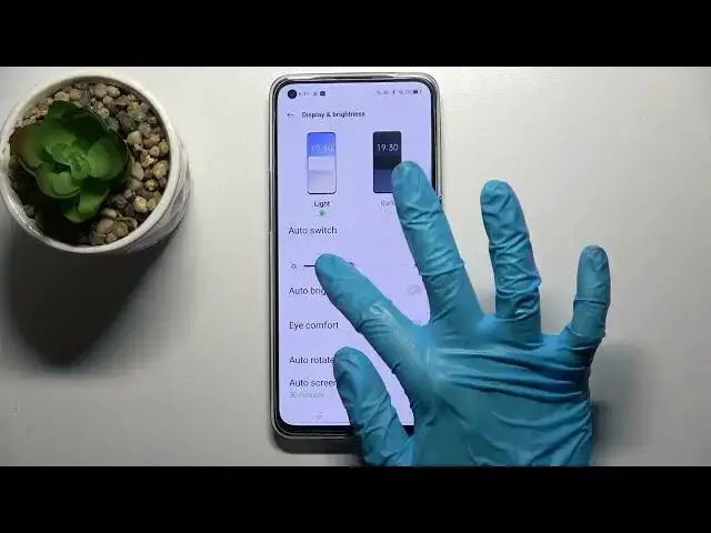 'Video thumbnail for How to Turn On/Turn Off the Automatic Display Brightness on the OPPO Reno6 5G - Adaptive Brightness'