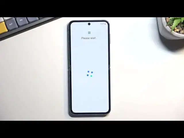 Video thumbnail for How to set up Samsung Galaxy Z Flip4 - First Configuration