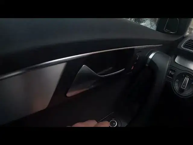 Video thumbnail for How to Close and Open Side Rearview Mirrors in Volkswagen Passat B7 (2010 - 2015)
