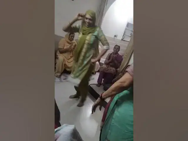 Video thumbnail for हरियाणे आलिया ने दिल्ली में मचाया हंगामा🤣🌷🌷🌷🌷#happy_lokgeet #shortvideo #bhaktisadhna #डांस #viral