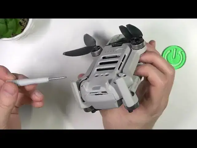 Video thumbnail for How to Replace Batteries on DJI Mavic Mini?