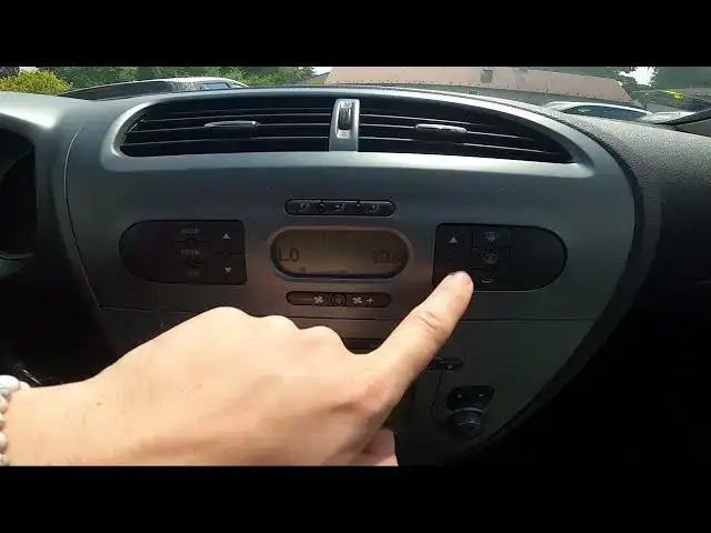 Video thumbnail for How to Change Airflow Temperature in Seat Leon II ( 2005 – 2012 )