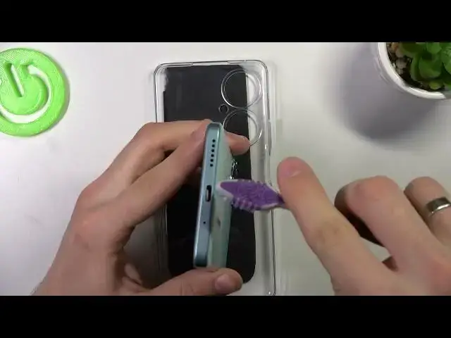 Video thumbnail for HUAWEI Nova 11i- Clean USB Port Using Household Items?